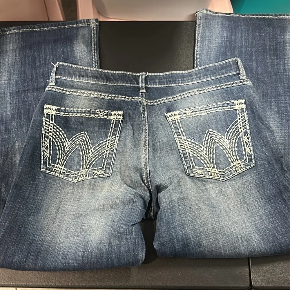 507. Wrangler Shilo women’s Embroidered Boot cut jeans size 15 / 16 x 32